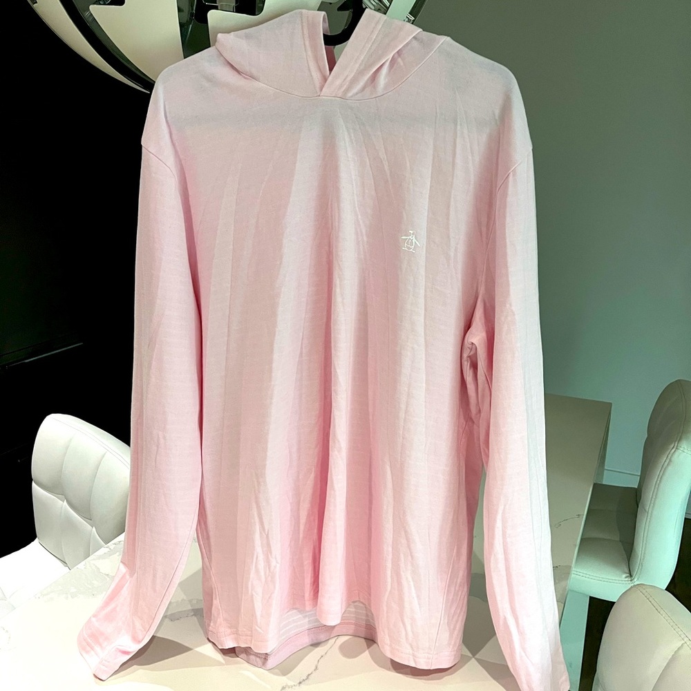 ✌️ Embrace Elegance in a Light Pink Sweater!